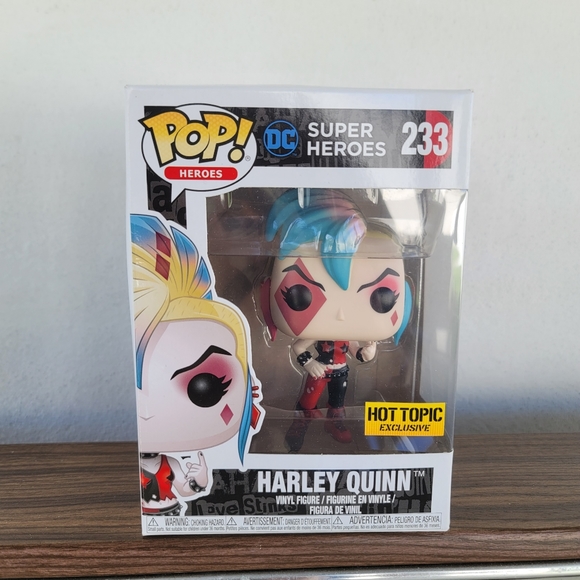 🚨 2 Harley Quinn Funko! - Picture 8 of 13